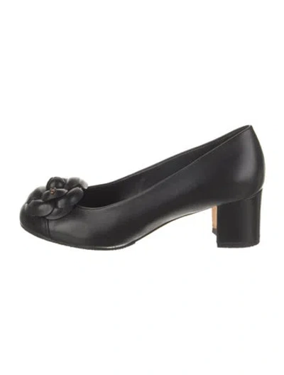 Pre-owned Chanel Interlocking Cc Logo Leather Pumps In Black