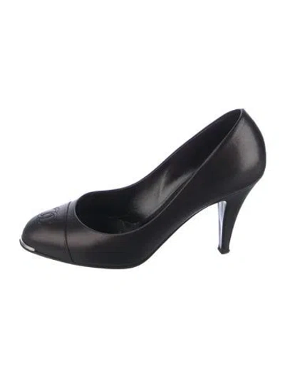 Pre-owned Chanel Interlocking Cc Logo Leather Pumps In Black