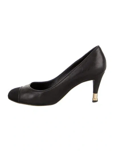 Pre-owned Chanel Interlocking Cc Logo Leather Pumps In Black