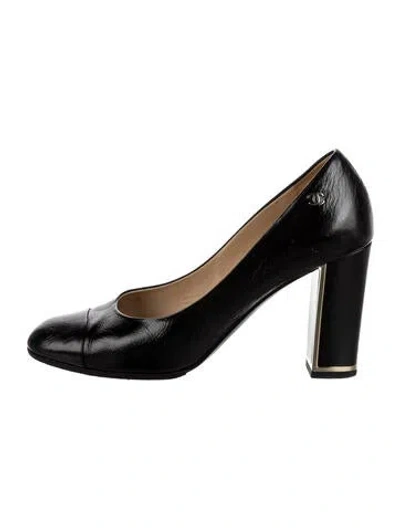 Pre-owned Chanel Interlocking Cc Logo Leather Pumps In Black