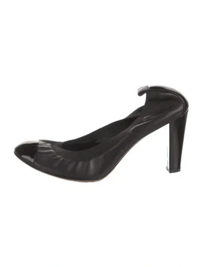 Pre-owned Chanel Interlocking Cc Logo Leather Pumps In Black