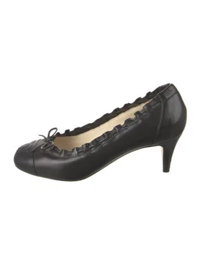 Pre-owned Chanel Interlocking Cc Logo Leather Pumps In Black