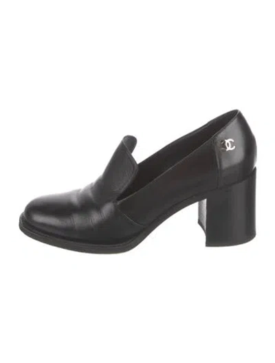 Pre-owned Chanel Interlocking Cc Logo Leather Pumps In Black
