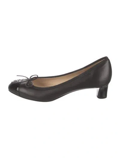 Pre-owned Chanel Interlocking Cc Logo Leather Pumps In Black