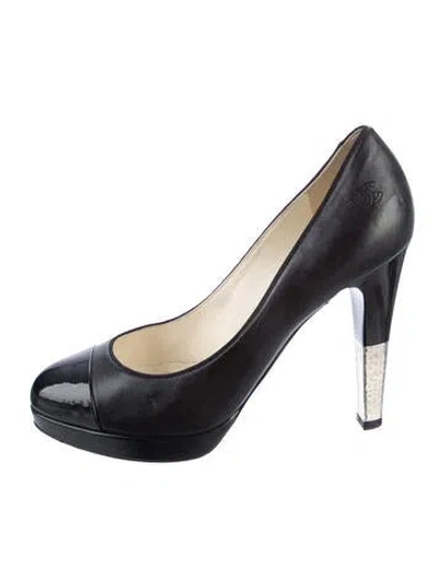 Pre-owned Chanel Interlocking Cc Logo Leather Pumps In Black