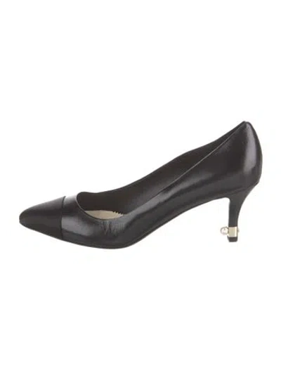 Pre-owned Chanel Interlocking Cc Logo Leather Pumps In Black