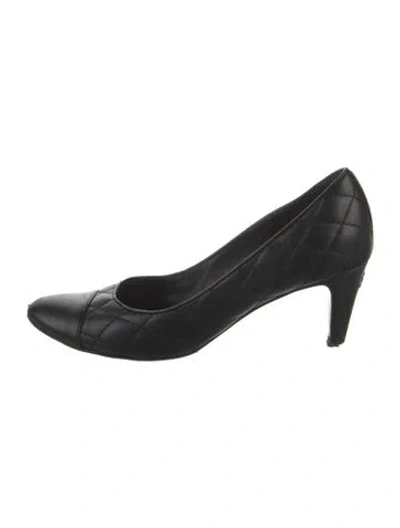 Pre-owned Chanel Interlocking Cc Logo Leather Pumps In Black