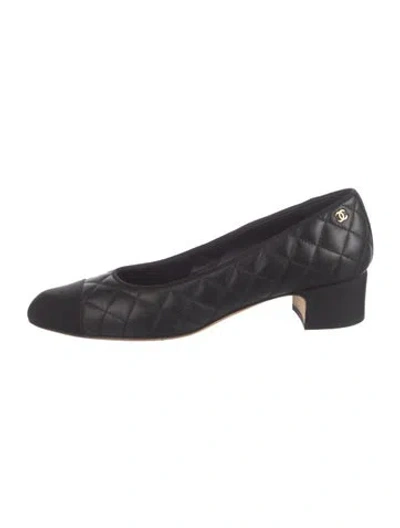 Pre-owned Chanel Interlocking Cc Logo Leather Pumps In Black