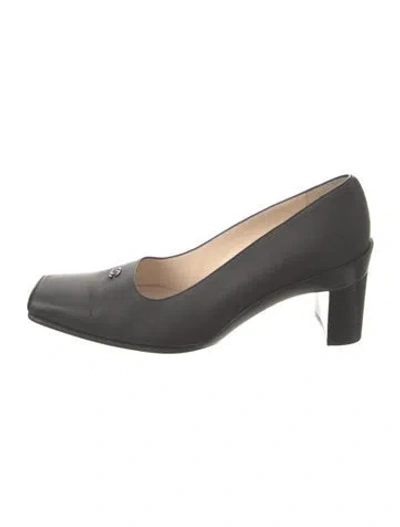 Pre-owned Chanel Interlocking Cc Logo Leather Pumps In Black