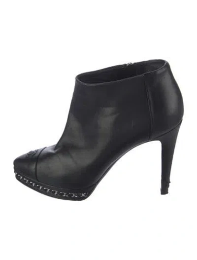 Pre-owned Chanel Interlocking Cc Logo Leather Pumps In Black