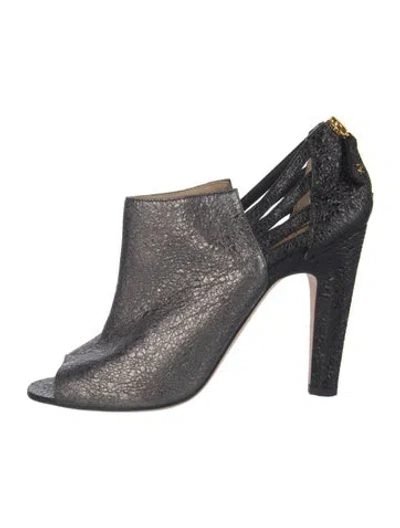 Pre-owned Chanel Interlocking Cc Logo Leather Pumps In Black
