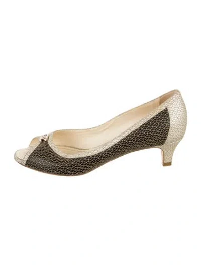 Pre-owned Chanel Interlocking Cc Logo Leather Pumps In Gray