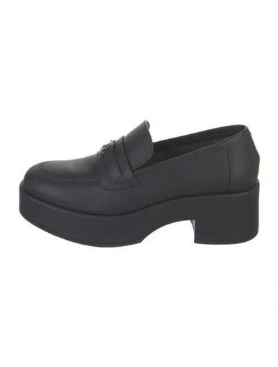 Pre-owned Chanel Interlocking Cc Logo Leather Pumps In Gray