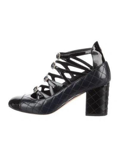 Pre-owned Chanel Interlocking Cc Logo Leather Pumps In Multi