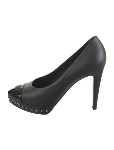 Pre-owned Chanel Interlocking Cc Logo Leather Pumps In Multi