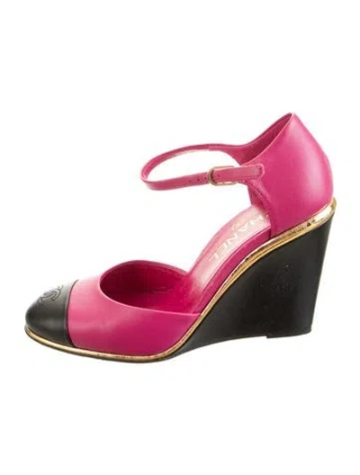 Pre-owned Chanel Interlocking Cc Logo Leather Pumps In Pink