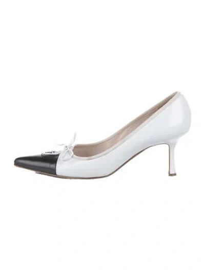 Pre-owned Chanel Interlocking Cc Logo Leather Pumps In White