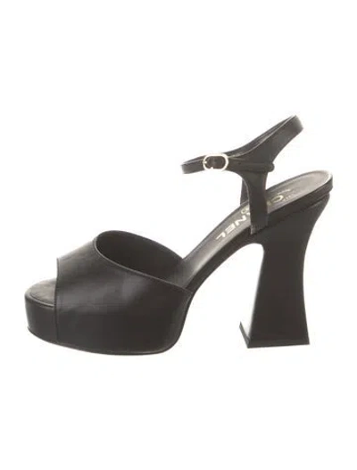 Pre-owned Chanel Interlocking Cc Logo Leather Sandals In Black