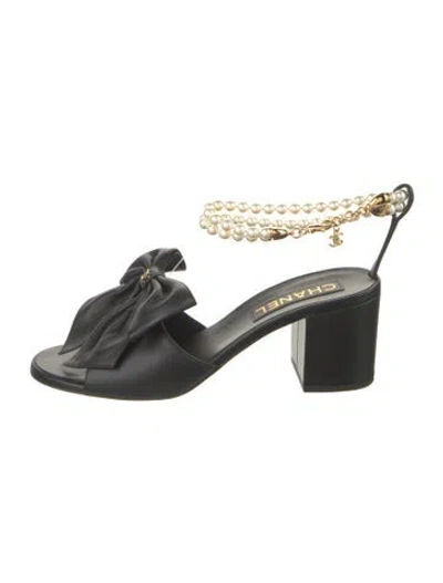 Pre-owned Chanel Interlocking Cc Logo Leather Sandals In Black