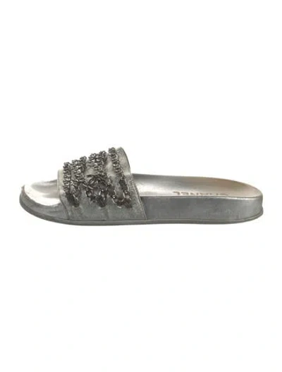 Pre-owned Chanel Interlocking Cc Logo Leather Slides