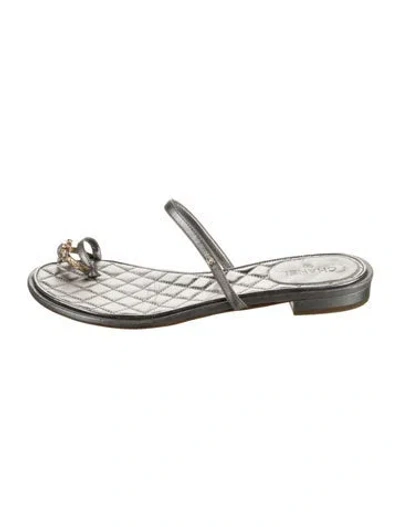 Pre-owned Chanel Interlocking Cc Logo Leather Slides