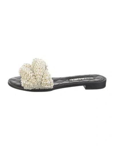 Pre-owned Chanel Interlocking Cc Logo Leather Slides
