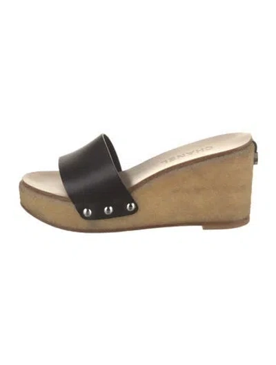 Pre-owned Chanel Interlocking Cc Logo Leather Slides In Black