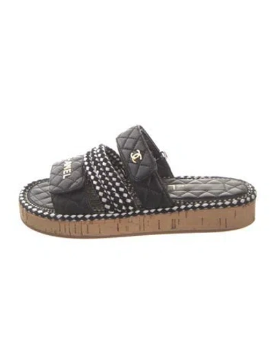 Pre-owned Chanel Interlocking Cc Logo Leather Slides In Black