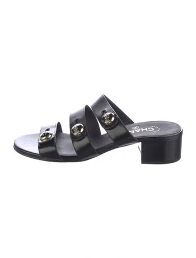Pre-owned Chanel Interlocking Cc Logo Leather Slides In Black