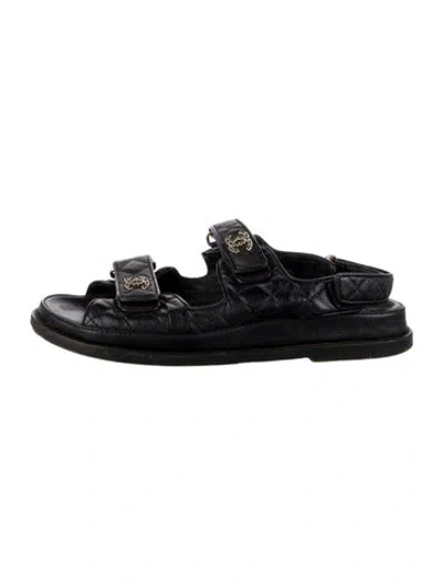 Pre-owned Chanel Interlocking Cc Logo Leather Slides In Black
