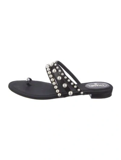 Pre-owned Chanel Interlocking Cc Logo Leather Slides In Black
