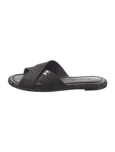 Pre-owned Chanel Interlocking Cc Logo Leather Slides In Black