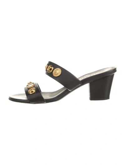 Pre-owned Chanel Interlocking Cc Logo Leather Slides In Black