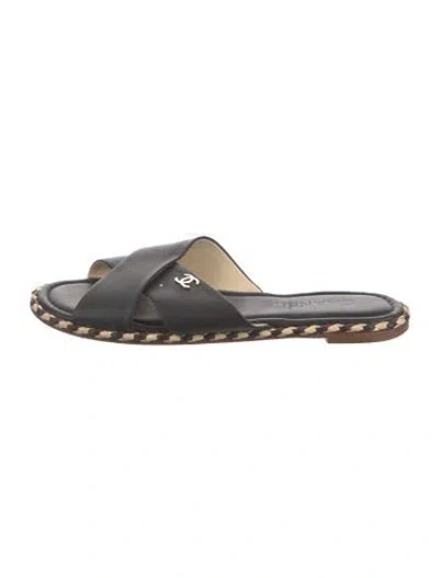 Pre-owned Chanel Interlocking Cc Logo Leather Slides In Black