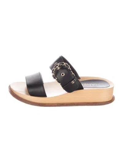 Pre-owned Chanel Interlocking Cc Logo Leather Slides In Black