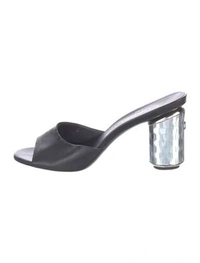 Pre-owned Chanel Interlocking Cc Logo Leather Slides In Black