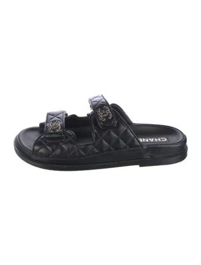 Pre-owned Chanel Interlocking Cc Logo Leather Slides In Black