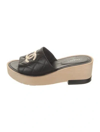 Pre-owned Chanel Interlocking Cc Logo Leather Slides In Black