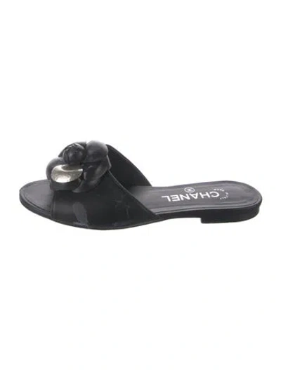 Pre-owned Chanel Interlocking Cc Logo Leather Slides In Black
