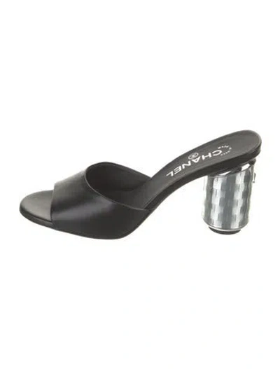 Pre-owned Chanel Interlocking Cc Logo Leather Slides In Black
