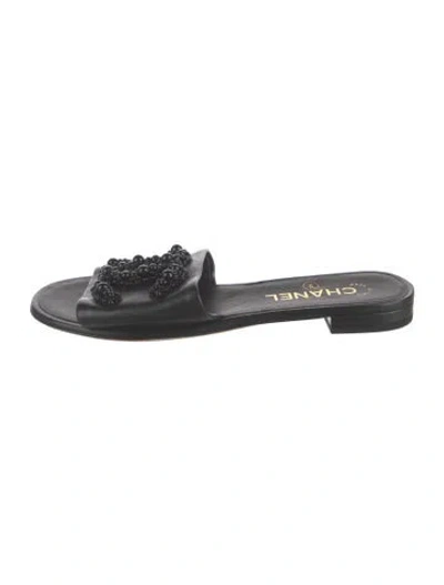Pre-owned Chanel Interlocking Cc Logo Leather Slides In Black