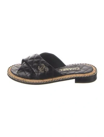 Pre-owned Chanel Interlocking Cc Logo Leather Slides In Black