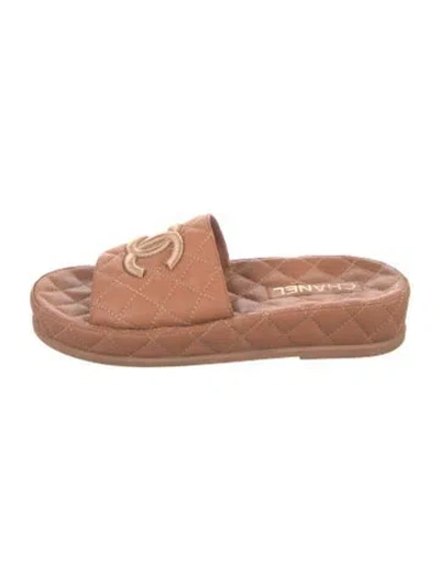 Pre-owned Chanel Interlocking Cc Logo Leather Slides In Brown