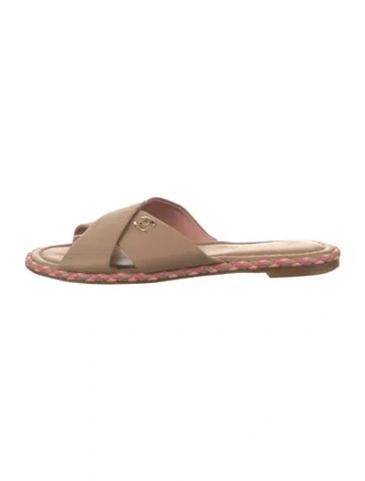 Pre-owned Chanel Interlocking Cc Logo Leather Slides In Brown