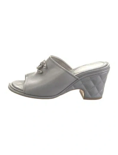 Pre-owned Chanel Interlocking Cc Logo Leather Slides In Gray