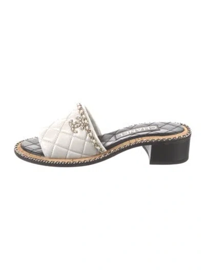 Pre-owned Chanel Interlocking Cc Logo Leather Slides In Multi
