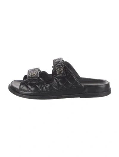 Pre-owned Chanel Interlocking Cc Logo Leather Slides In Multi