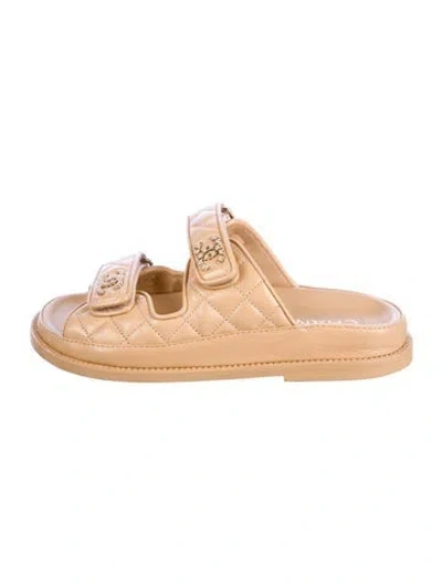 Pre-owned Chanel Interlocking Cc Logo Leather Slides In Neutral