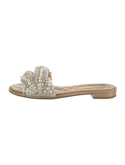 Pre-owned Chanel Interlocking Cc Logo Leather Slides In Neutral