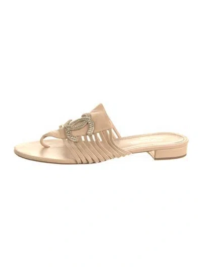 Pre-owned Chanel Interlocking Cc Logo Leather Slides In Neutral